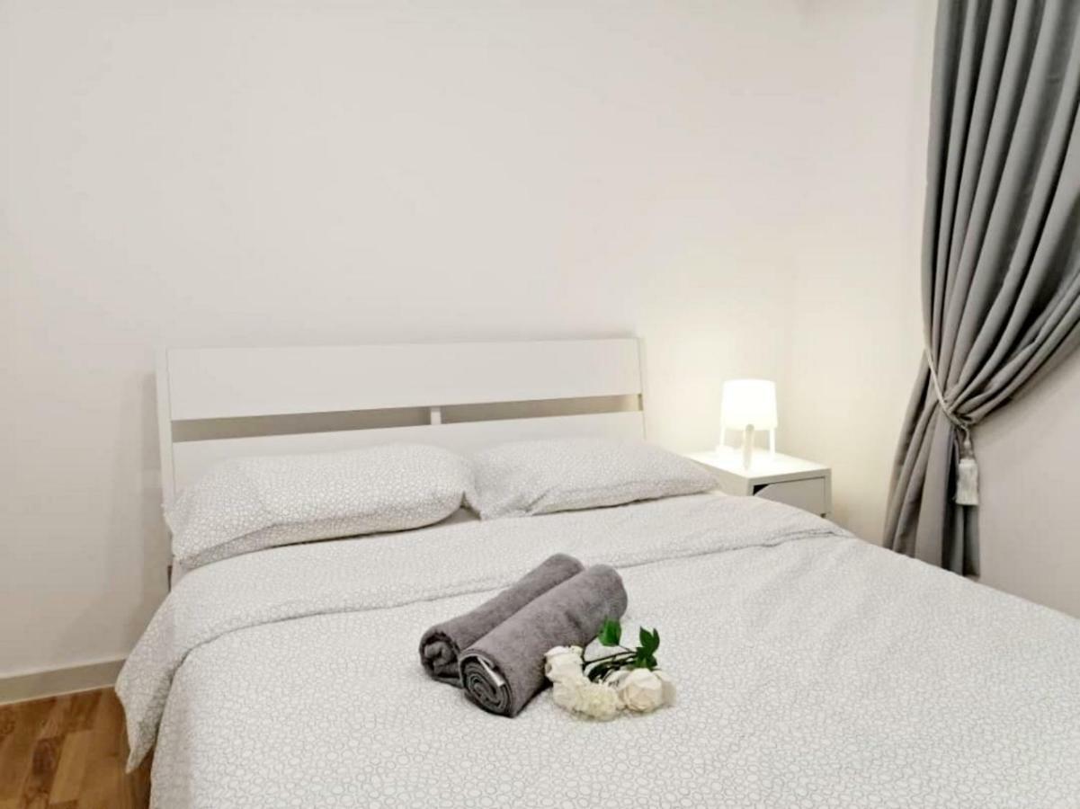 Iskandar Residences 3 Bedroom ヌサジャヤ エクステリア 写真